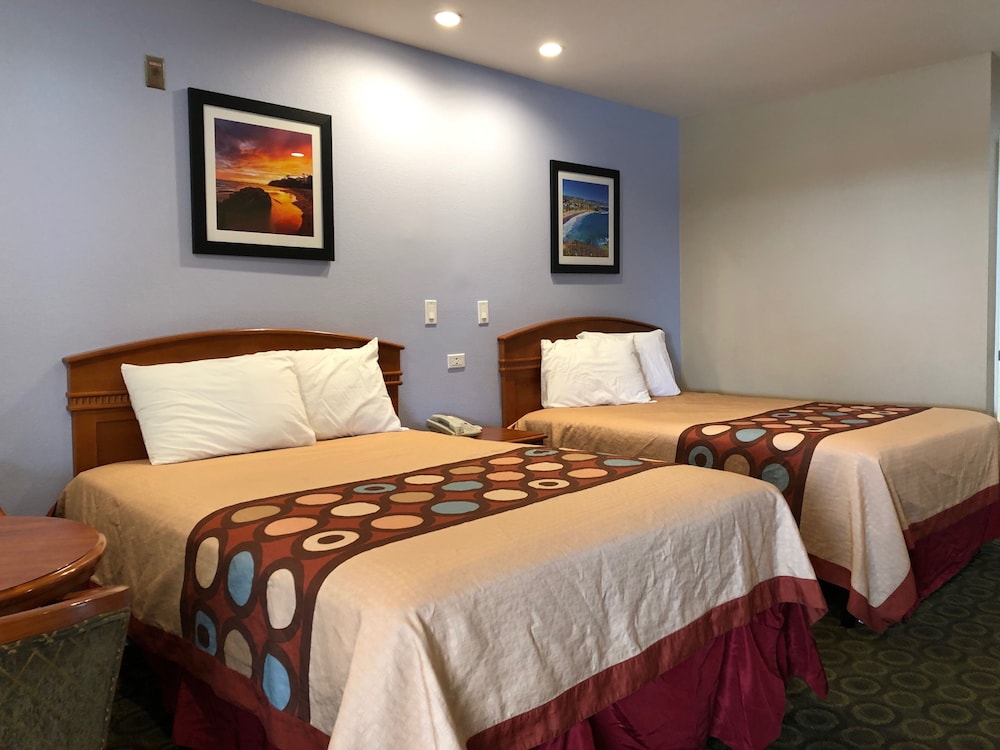 Standard Room (2 Double Beds) photo 3