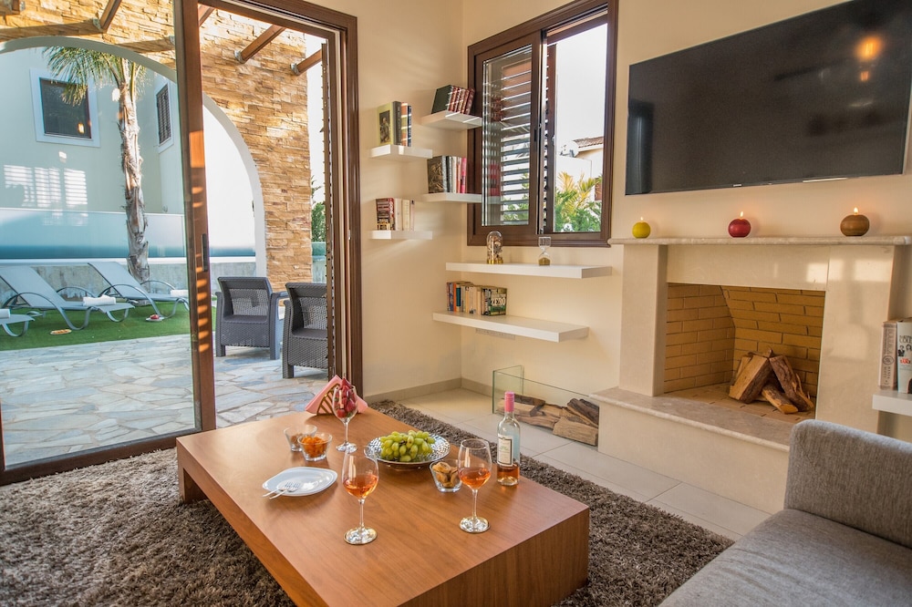 Villa, 3 Bedrooms, Private Pool, Pool View photo 2