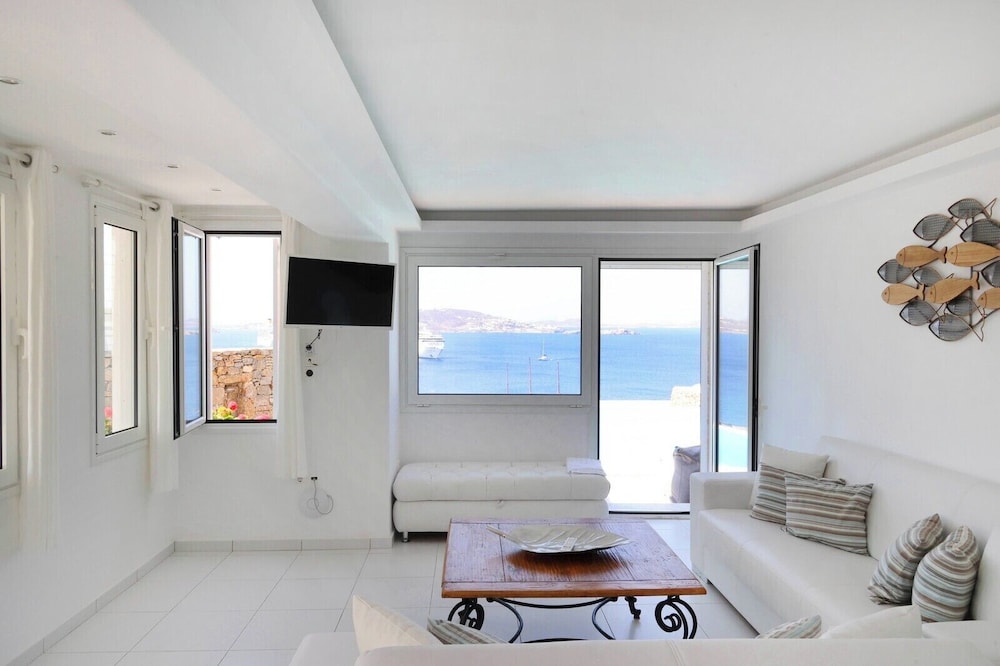 Deluxe Apartment, 3 Bedrooms, Private Pool, Oceanfront photo 1
