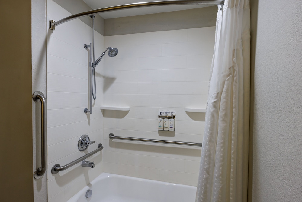 Standard Room, 1 King Bed, Transfer Shower, Non Smoking (Transfer Shower) photo 3