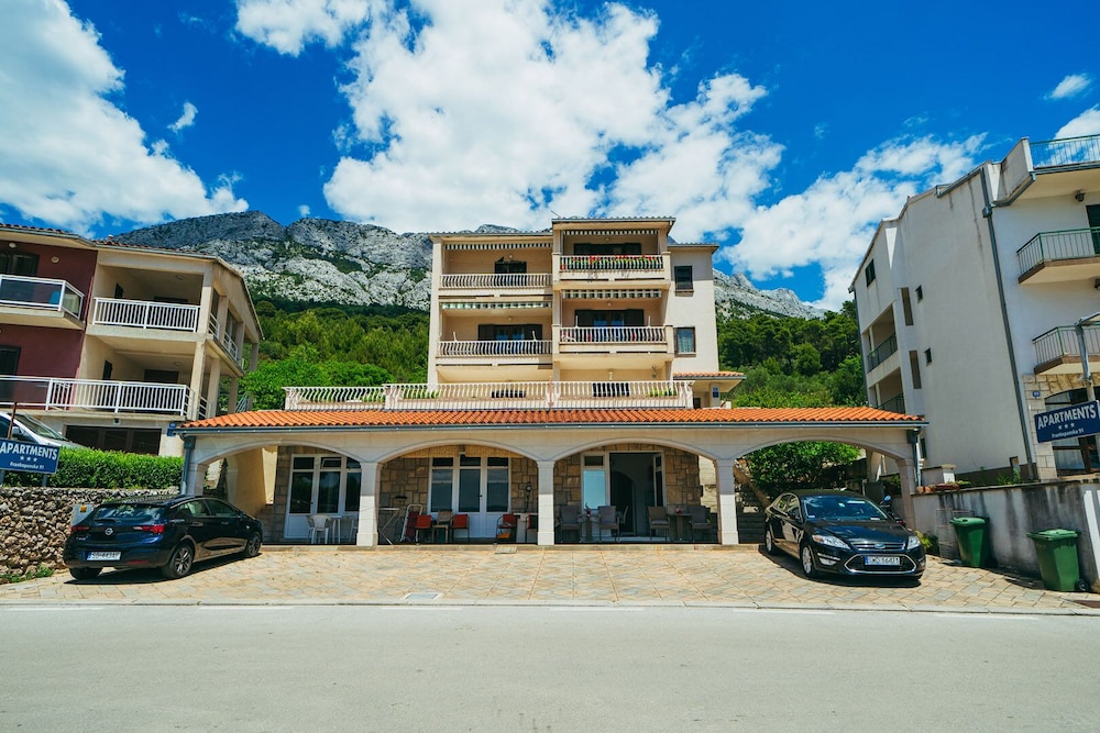 Apartment (Lovre - close to the sea - A1(6)) photo 1