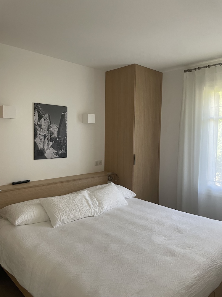 Apartment, 2 Bedrooms, 2 Bathrooms, Ground Floor photo 2