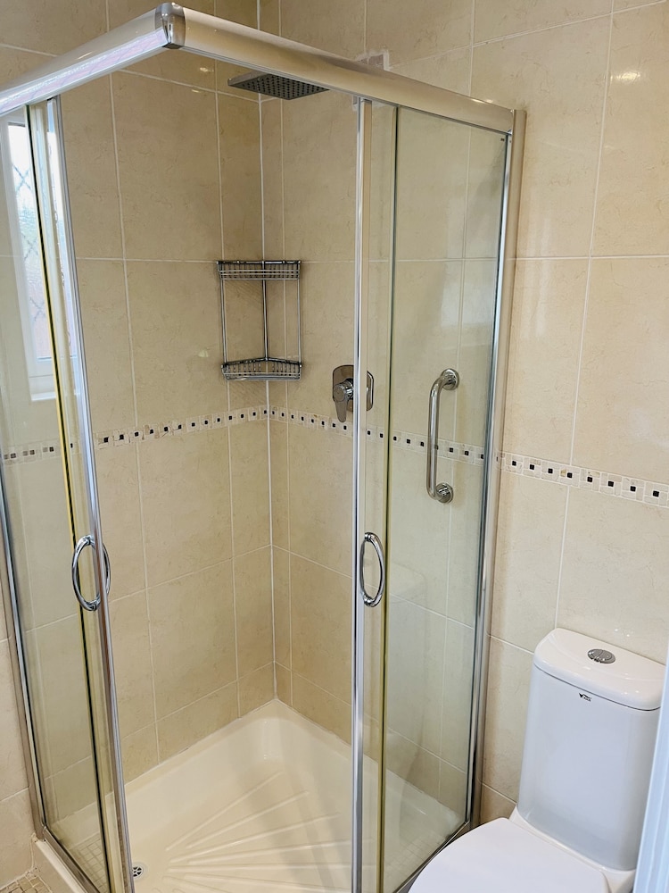 Family Room, Ensuite photo 3