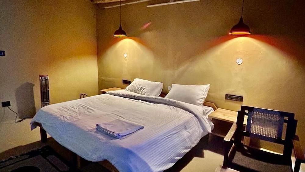 Deluxe Room - Photo 15