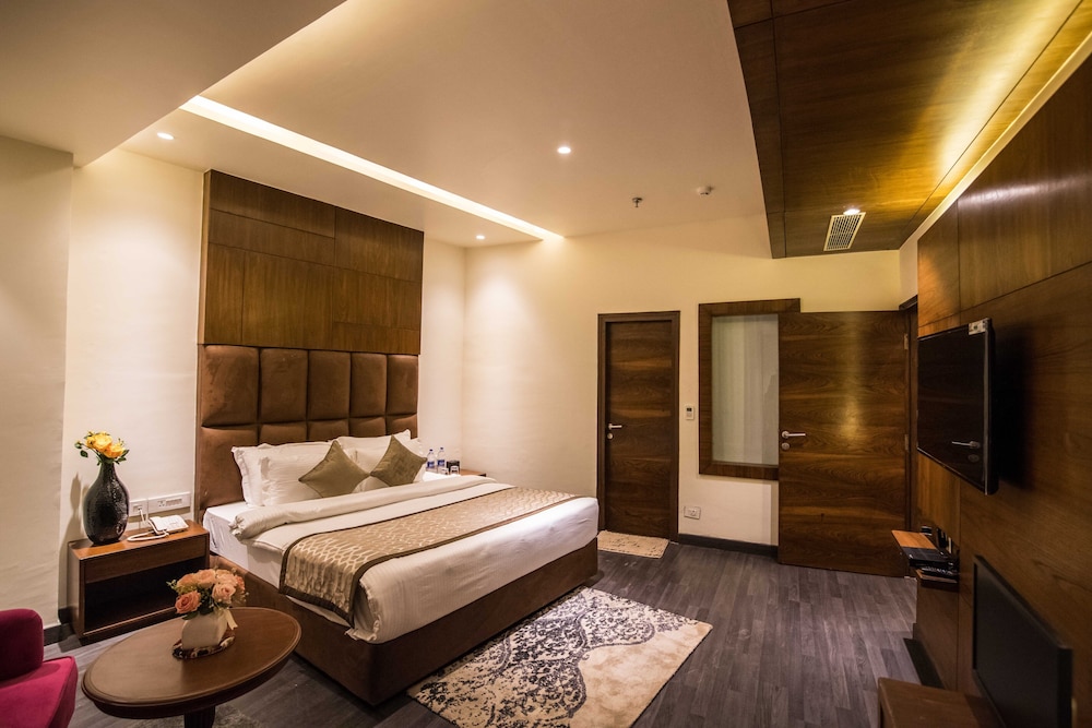 Luxury Room, Balcony - Photo 1