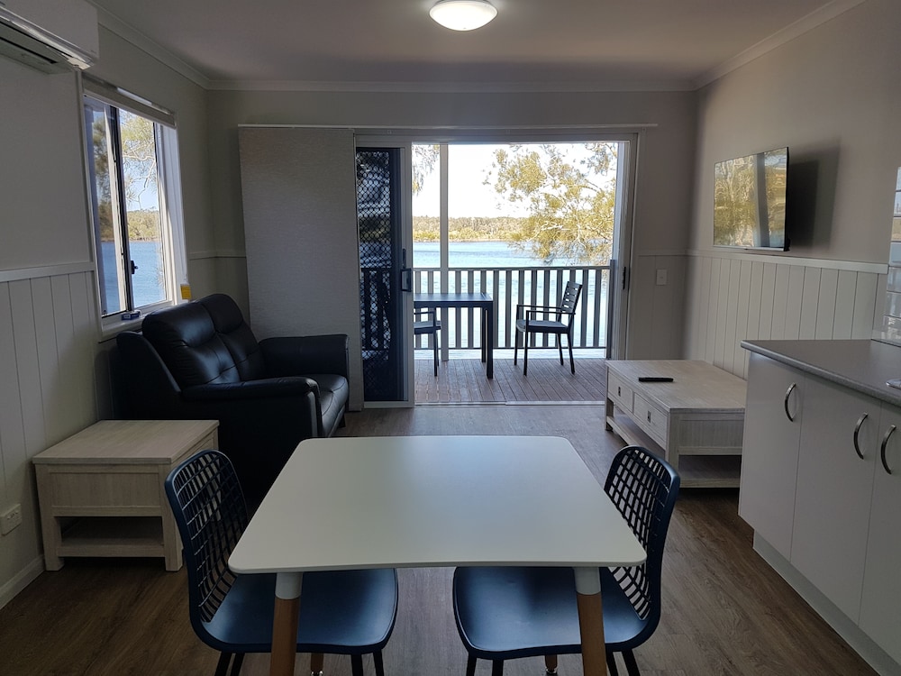 Deluxe Riverfront Cabin photo 3
