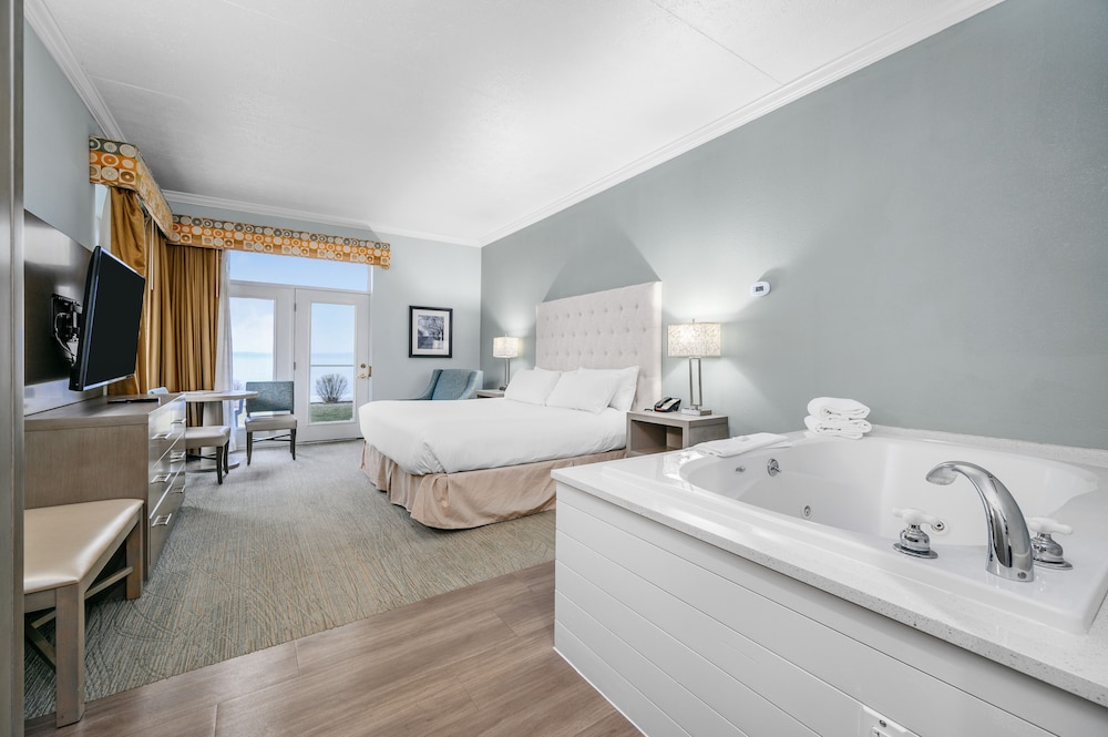Lake Charlevoix Studio - One King