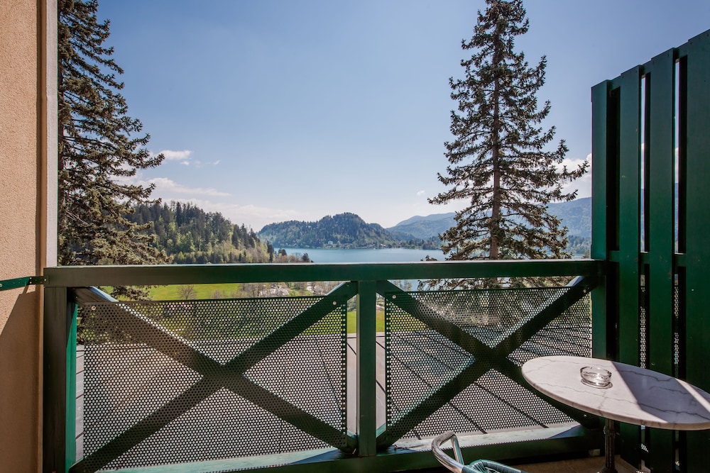 Single Room, Balcony, Lake View photo 3