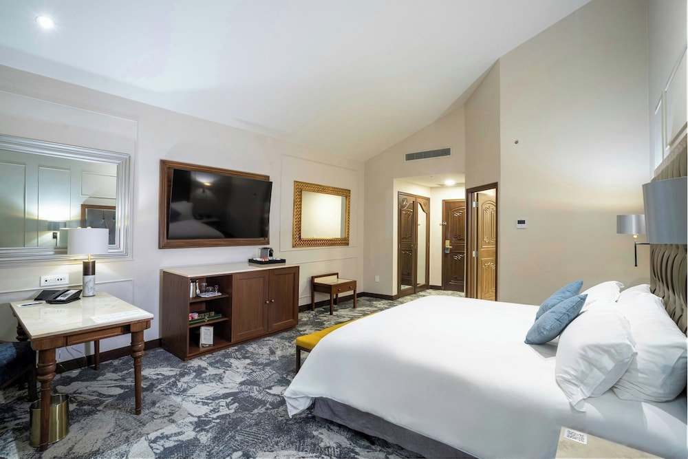 Suite, 1 Bedroom - Photo 1