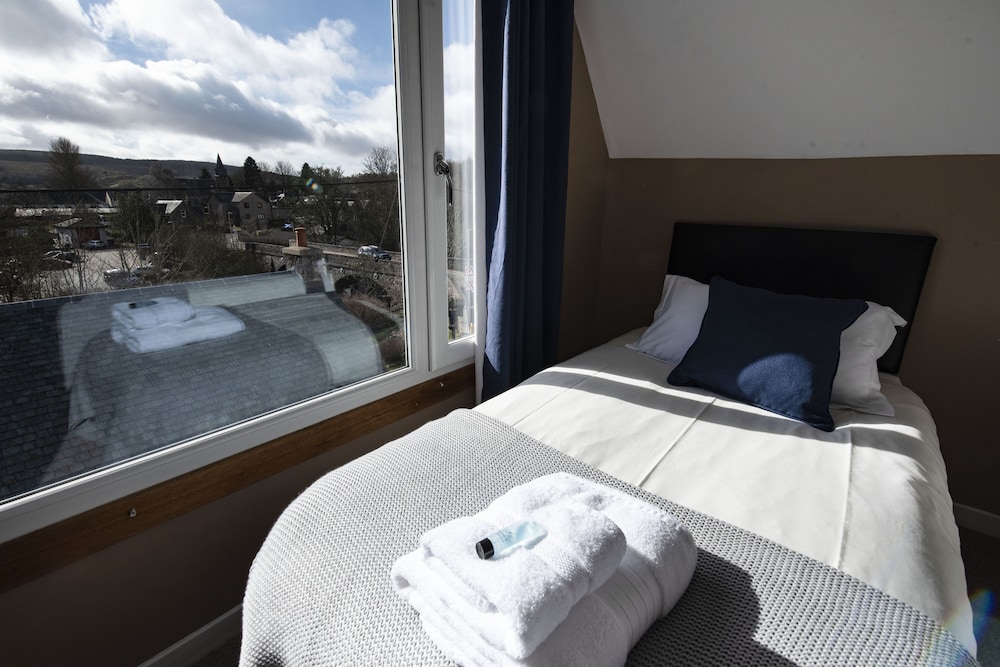 Basic Triple Room, 3 Twin Beds photo 3
