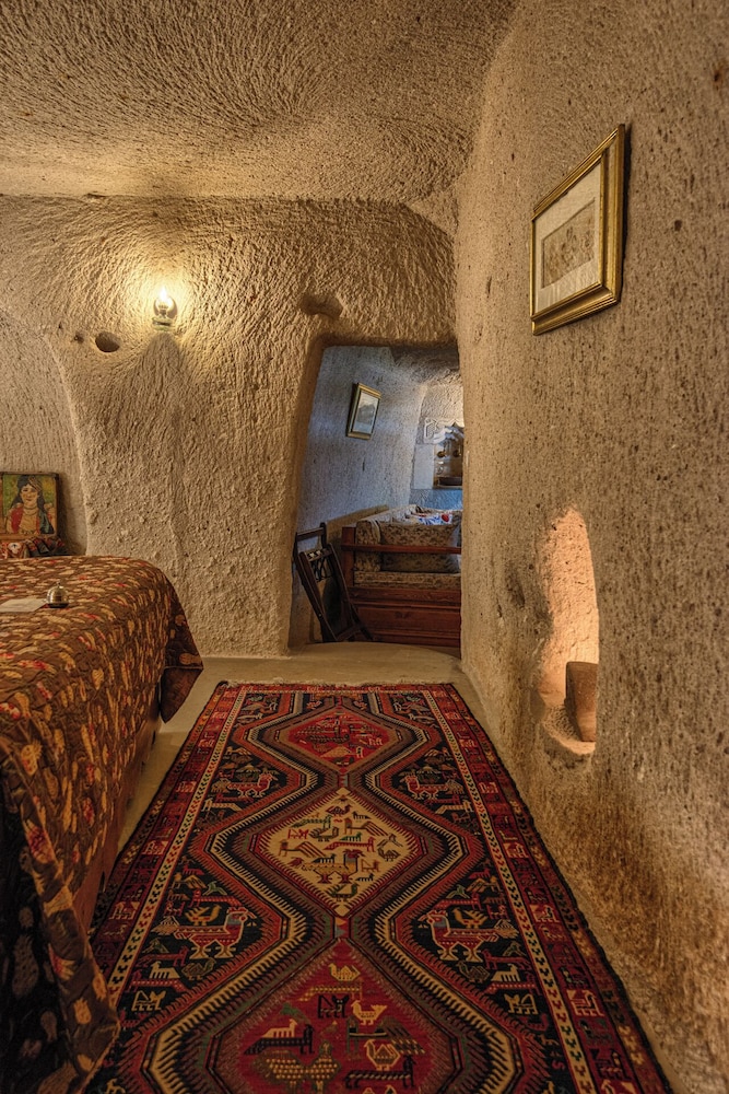 Deluxe Suite - Photo 6
