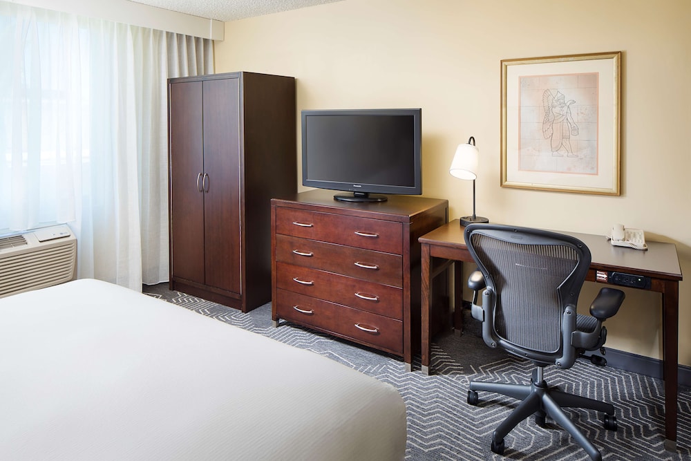 One King Bed, Non-Smoking, Accessible - Photo 1