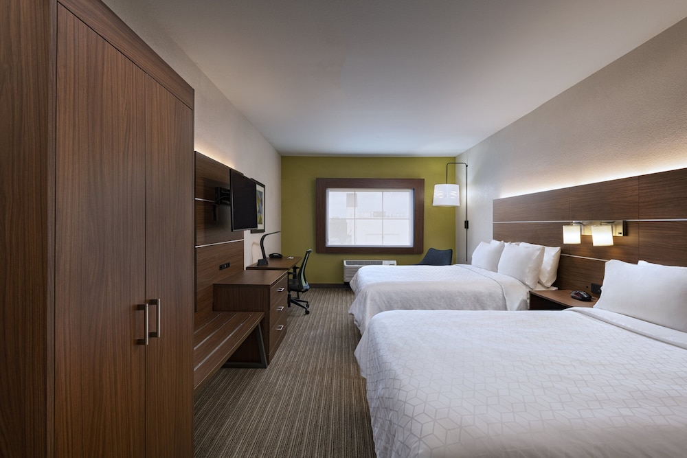 Standard Room, 2 Queen Beds - Photo 1