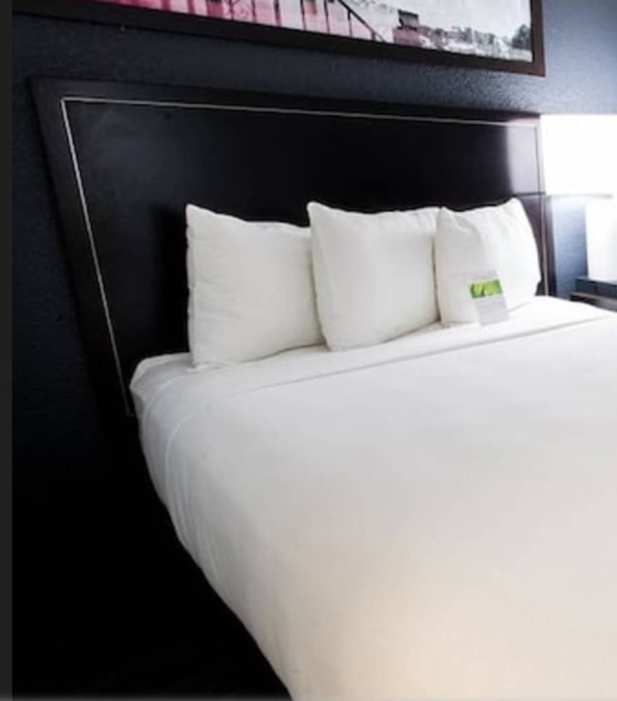 Room, 1 Bedroom, Accessible (1 queenbed & 1 sofabed) - Photo 2
