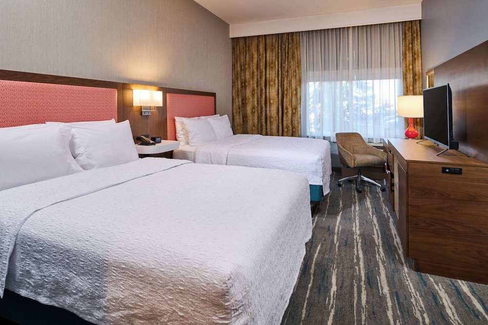 Room, 2 Queen Beds, Non Smoking (Drinks & Snacks) - Photo 2