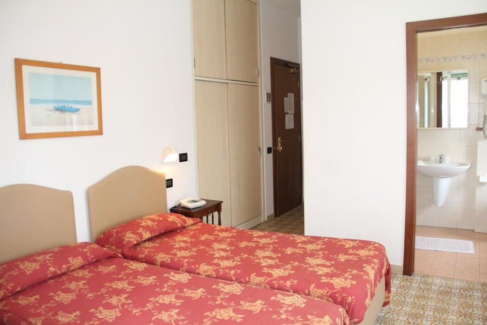 Quadruple Room, 1 Bedroom - Photo 4