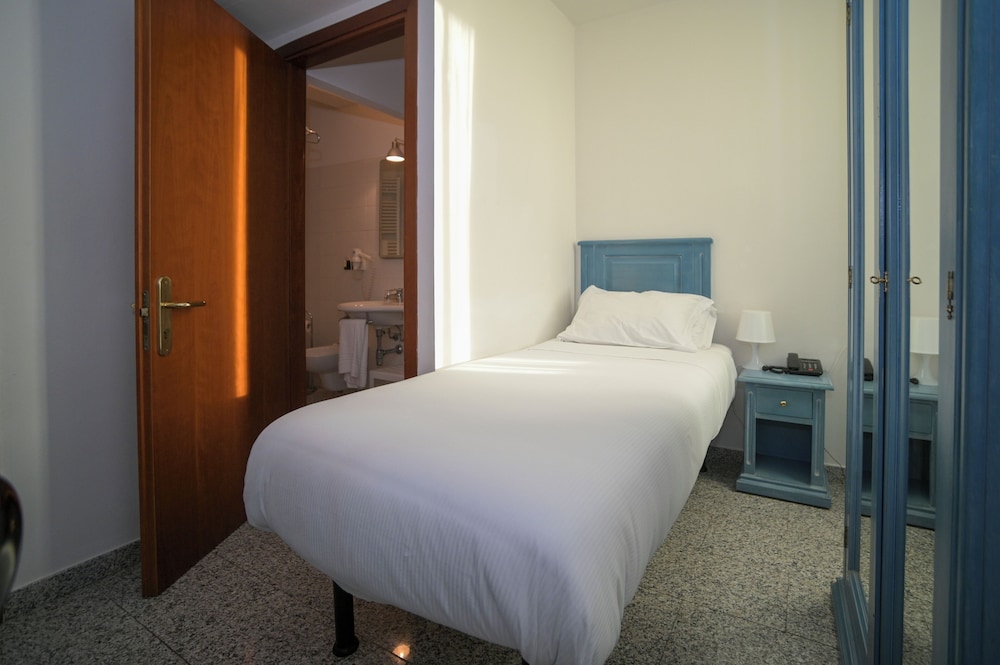 Basic Single Room, Partial Sea View