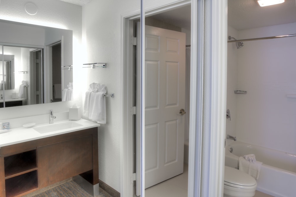 Suite, 2 Bedrooms - Photo 6