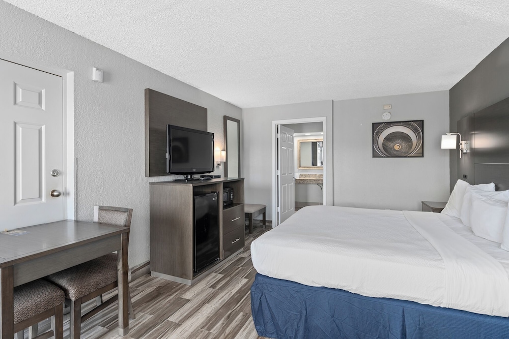 Room, 1 King Bed, Mobility Accessible, Non Smoking (Bathtub W/grab Bars) photo 3