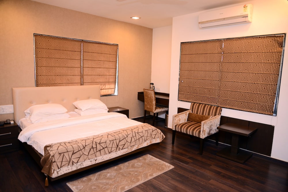 Deluxe Double Or Twin Room, City View