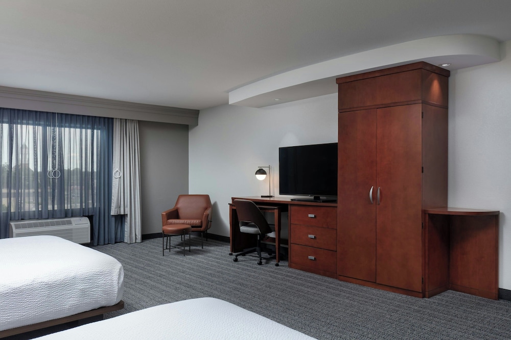 Room, 2 Queen Beds (Hearing Accessible) photo 3