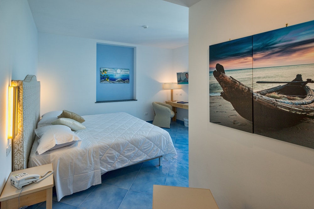 Premium Room, 1 King Bed, Hot Tub, Sea View