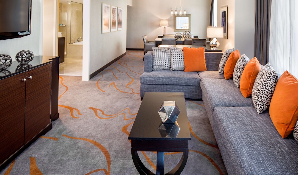 Suite (CAPITOL) photo 2