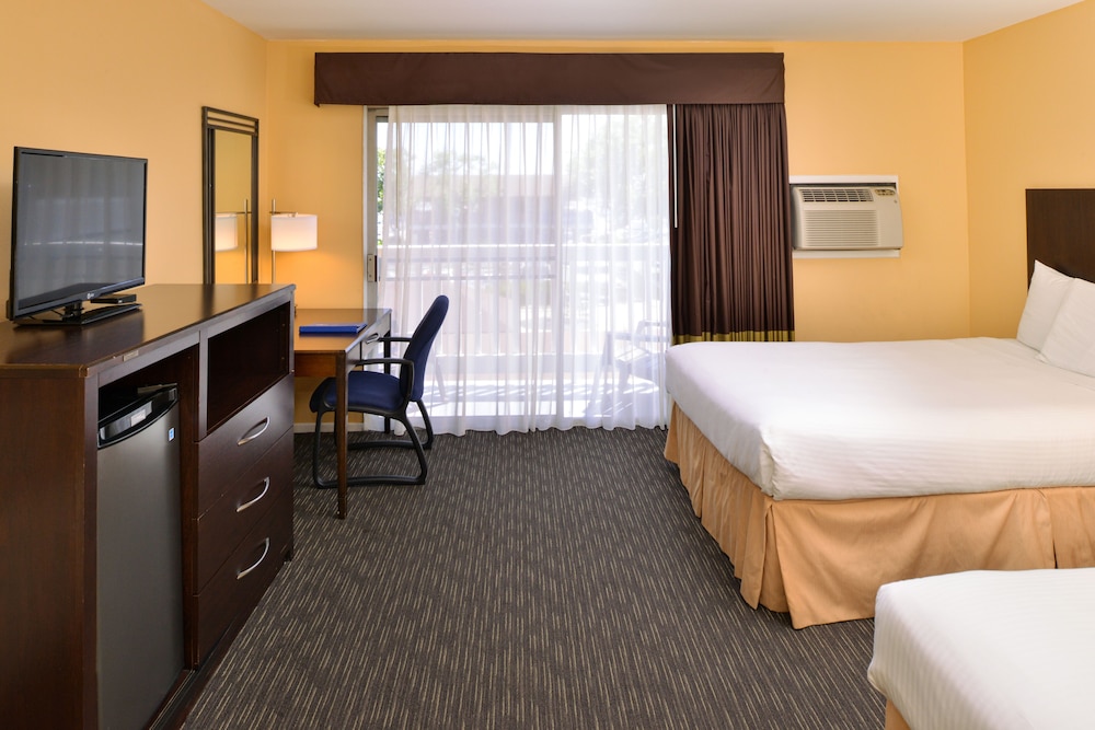 Deluxe Room, 2 Queen Beds, Harbor View - Photo 3
