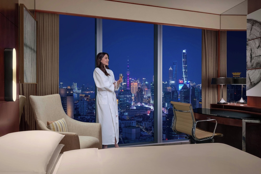 Skyline King Bund View Room