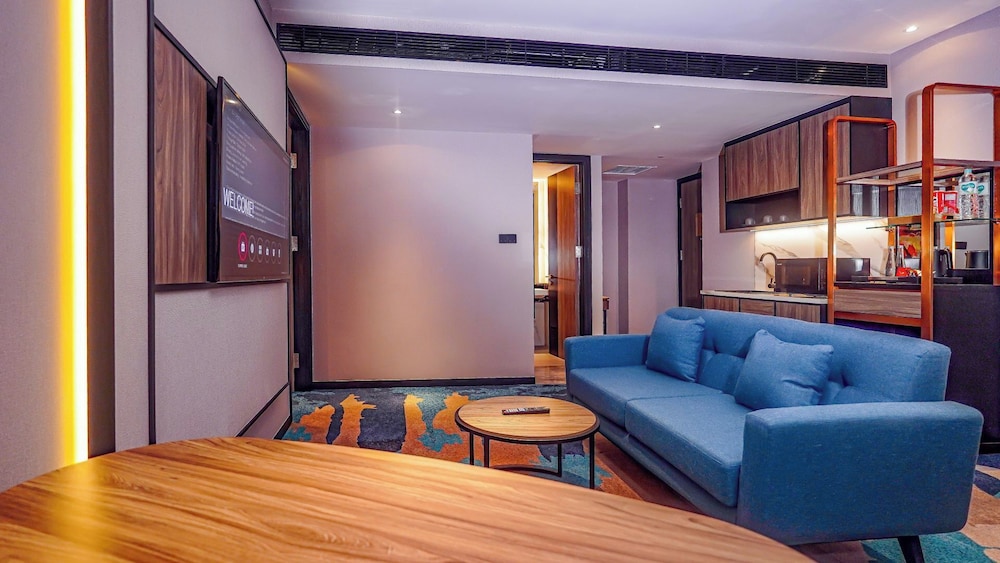 Suite - Photo 3