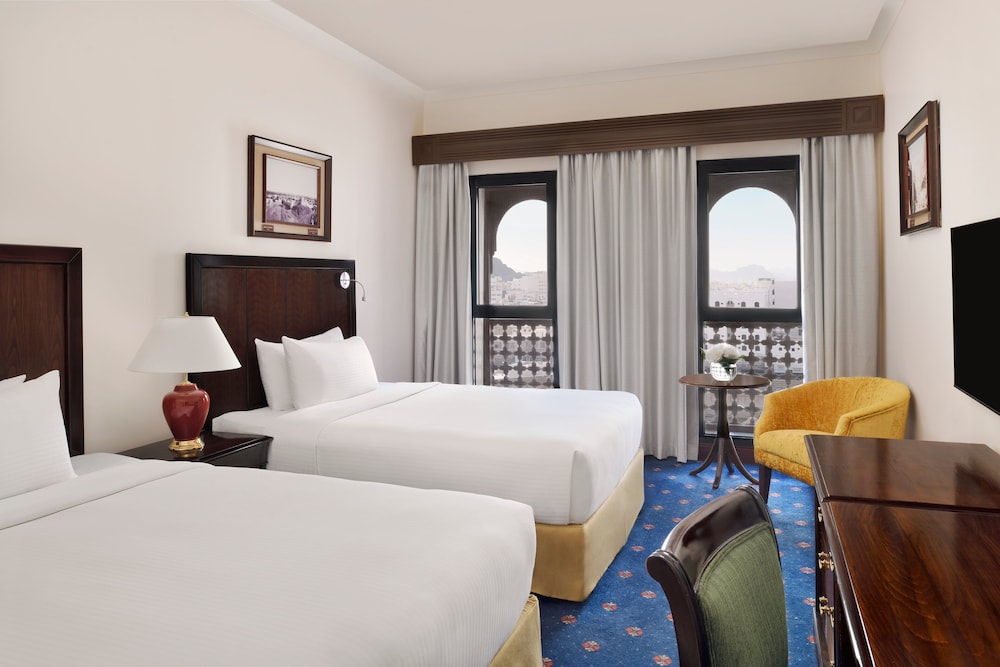 Standard Room, 1 King Bed, Non Smoking - Photo 3