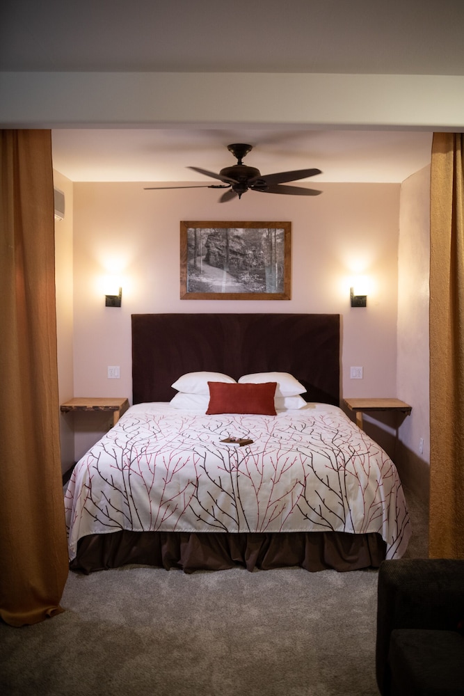Luxury Suite, 1 King Bed, Non Smoking, Resort View (Suite 1) photo 2