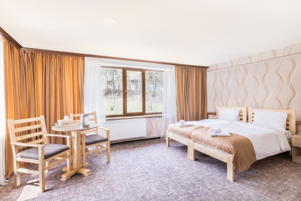 Family Double Room, 1 Bedroom, Non Smoking, Mountain View photo 1