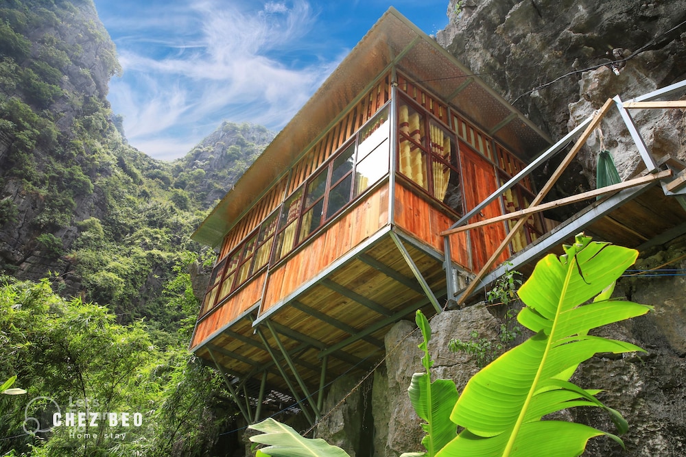 Bungalow on the Mountain