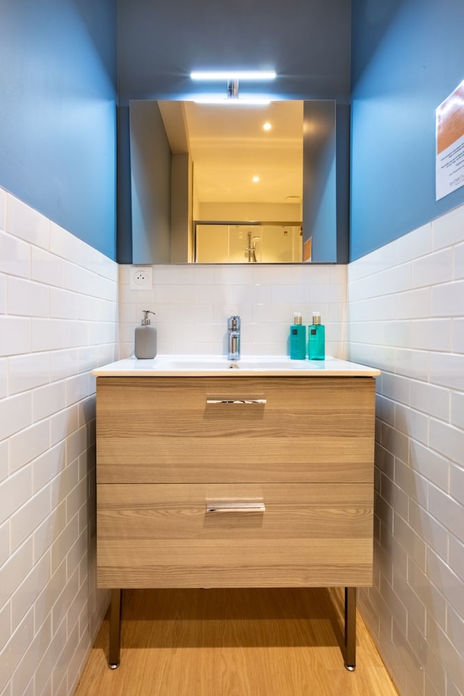 Apartment, Ensuite, City View - Photo 19