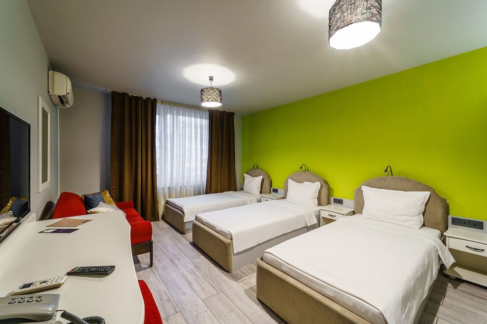 City Triple Room