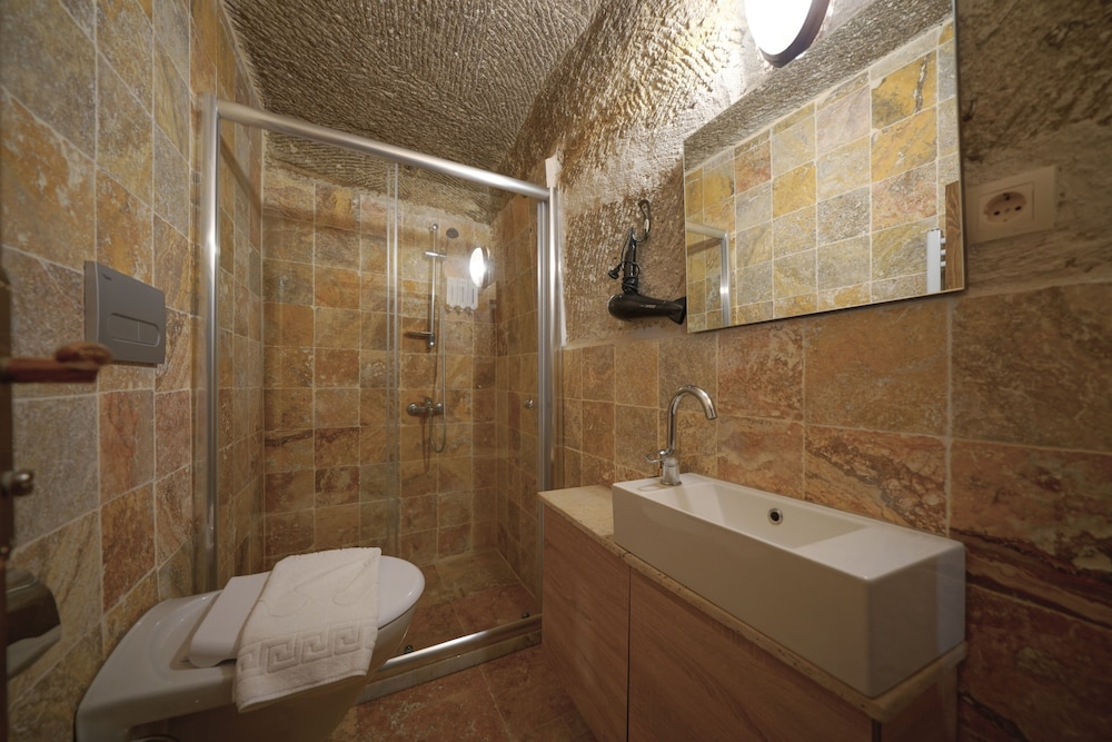 Deluxe Cave Room - Photo 14