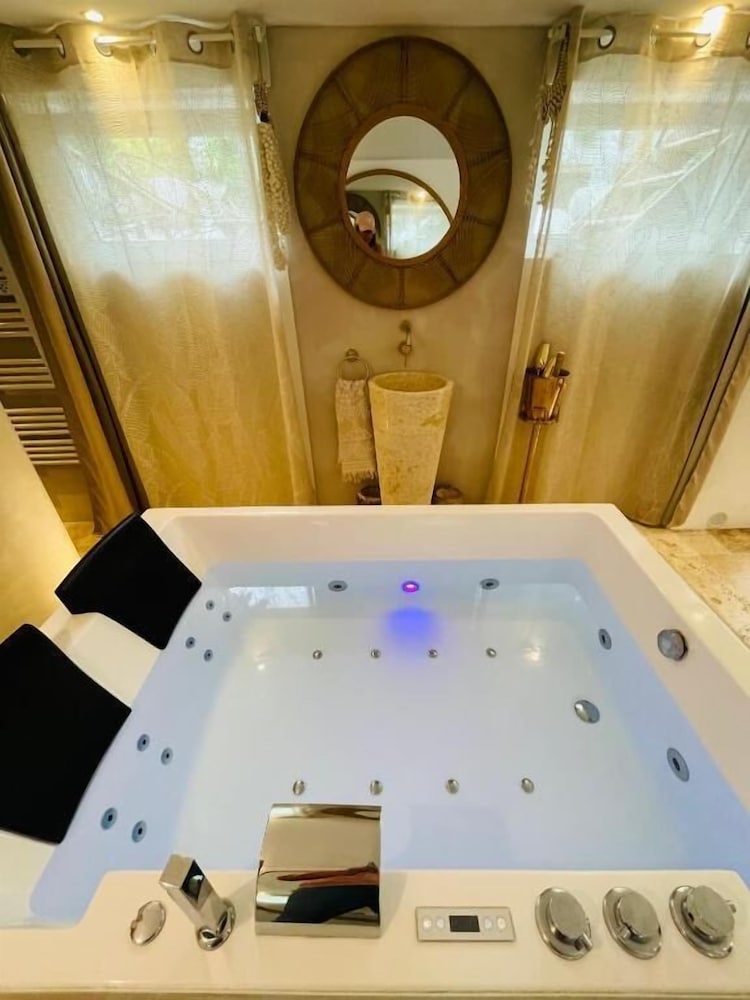 Suite prestige XL, baignoire à jets photo 3