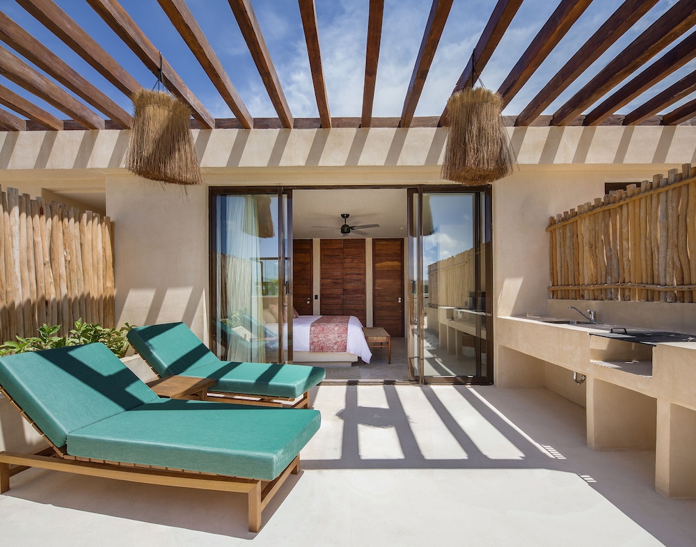 Premium Double Room, 1 King Bed, Private Pool, Garden View - Photo 5