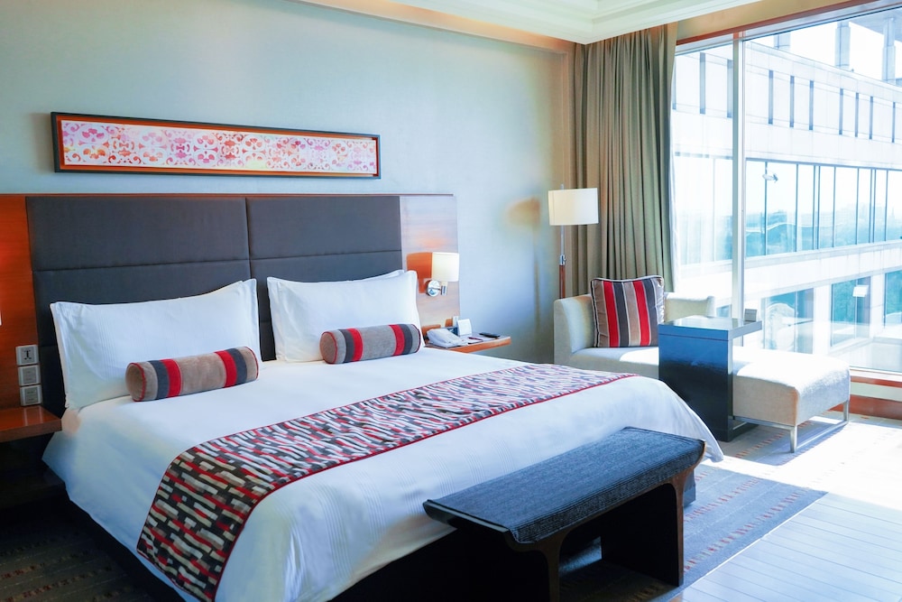 Suite, 1 Bedroom, Club Lounge Access, City View - Photo 2