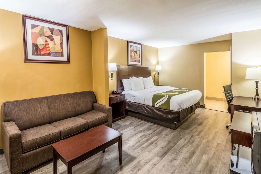 Suite, 1 King Bed with Sofa bed, Non Smoking - Photo 4