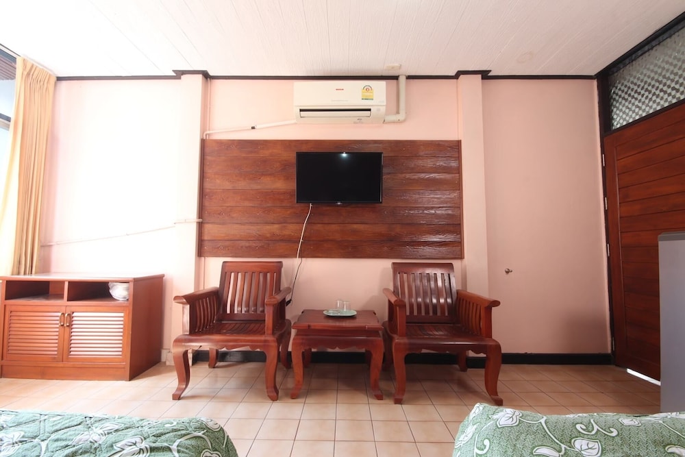 Twin Room With Air Conditioner photo 3