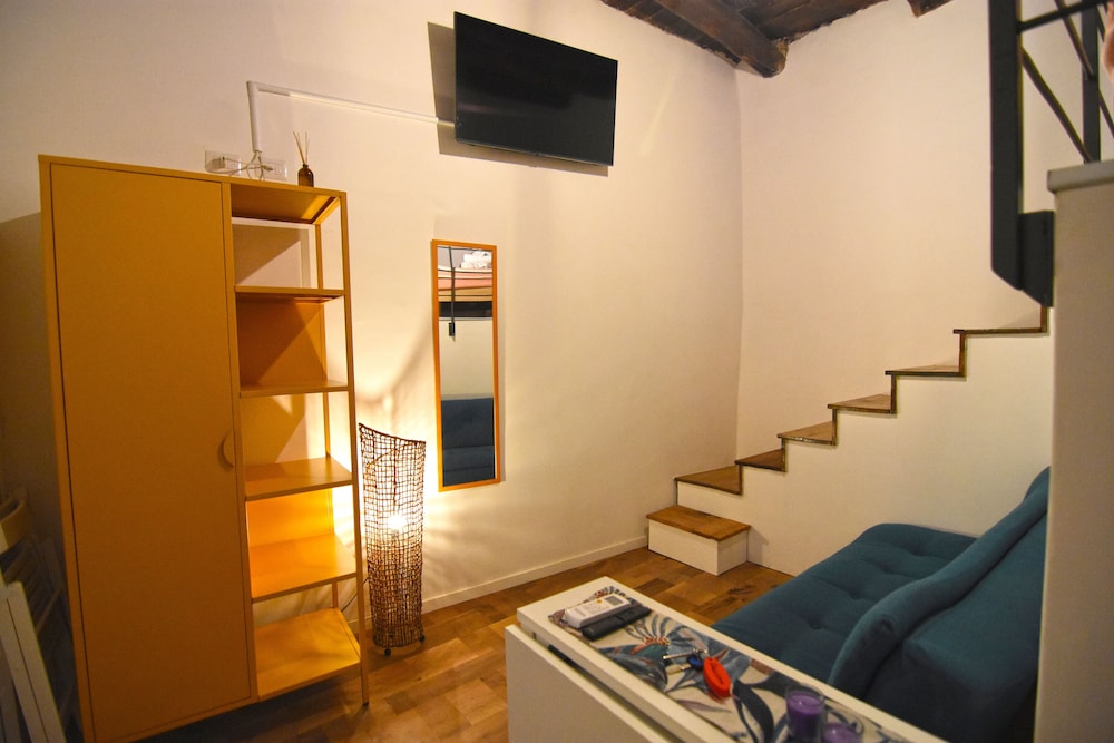 Family Room, 1 Queen Bed with Sofa bed, Kitchen, Courtyard Area