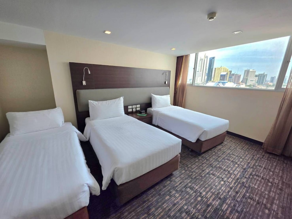 Premium Deluxe Triple photo 1