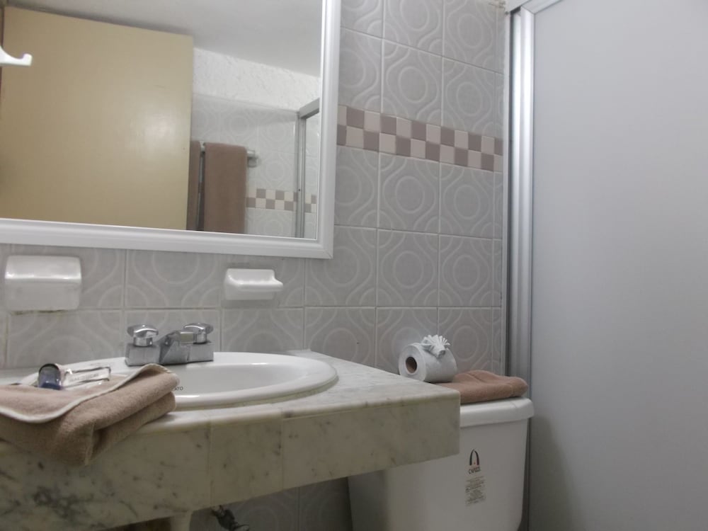 Standard Double Room - Photo 6
