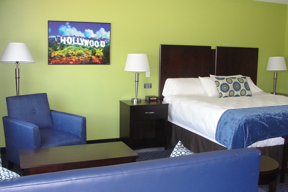 VIP Hollywood suite with 2 Seat Hot tub