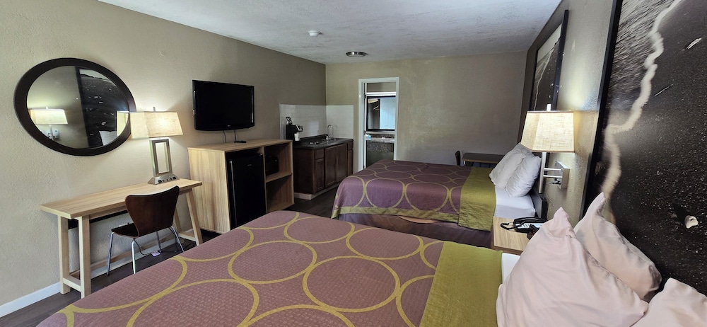 Suite, 2 Queen Beds, Non Smoking photo 2