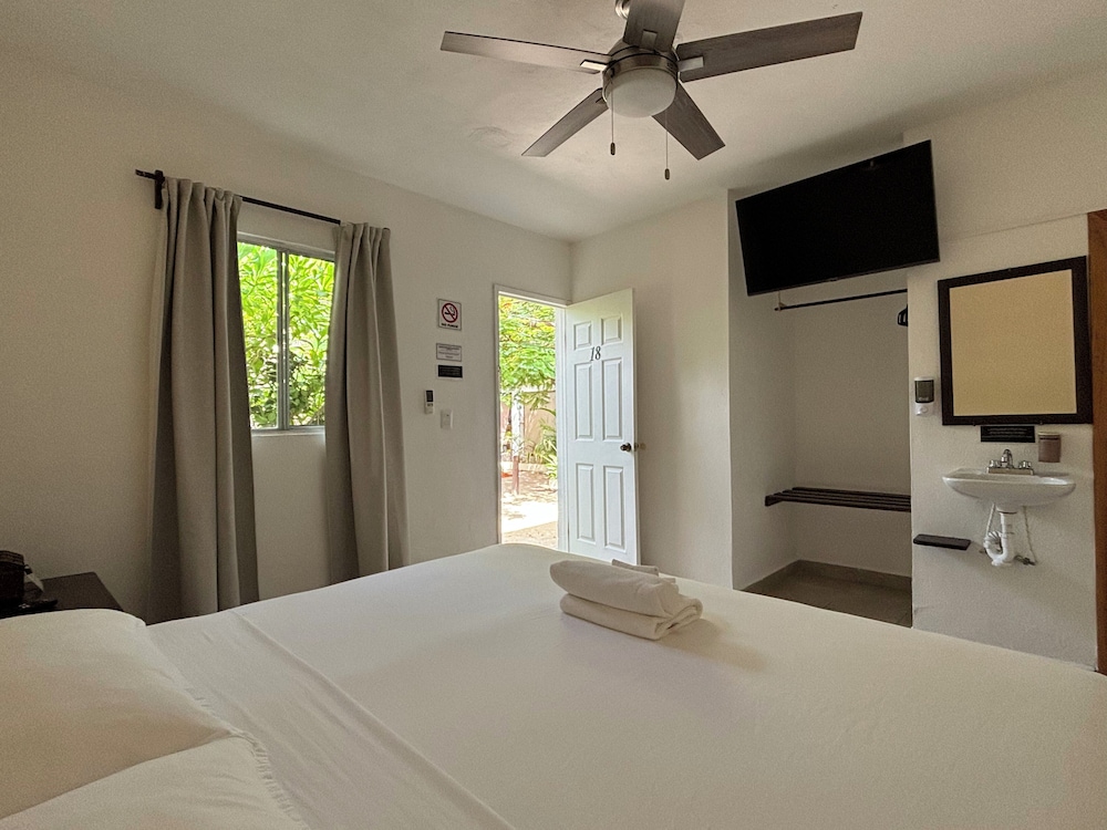 Basic Double Room, 1 King Bed - Photo 1