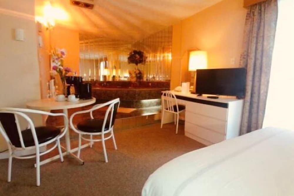 Deluxe Suite, Multiple Beds, Jetted Tub (Fireplace) photo 3