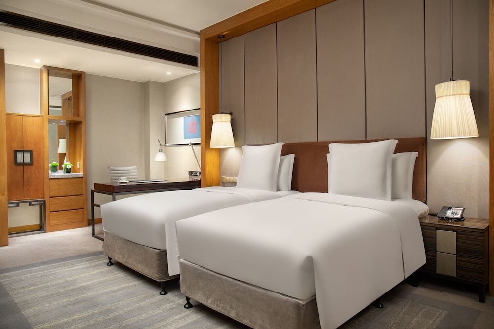 Superior Room, 2 Twin Beds, City View